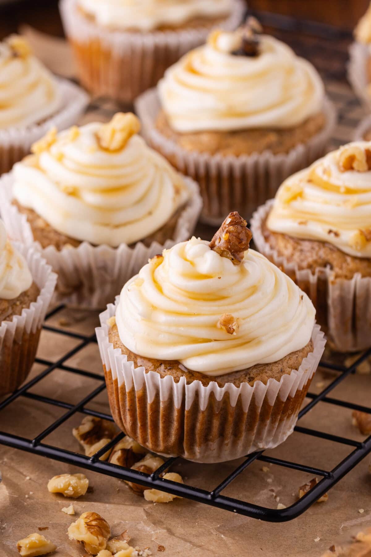 Irresistible Banana Walnut Cupcakes With Cream Cheese Frosting Yearroundrecipes Com